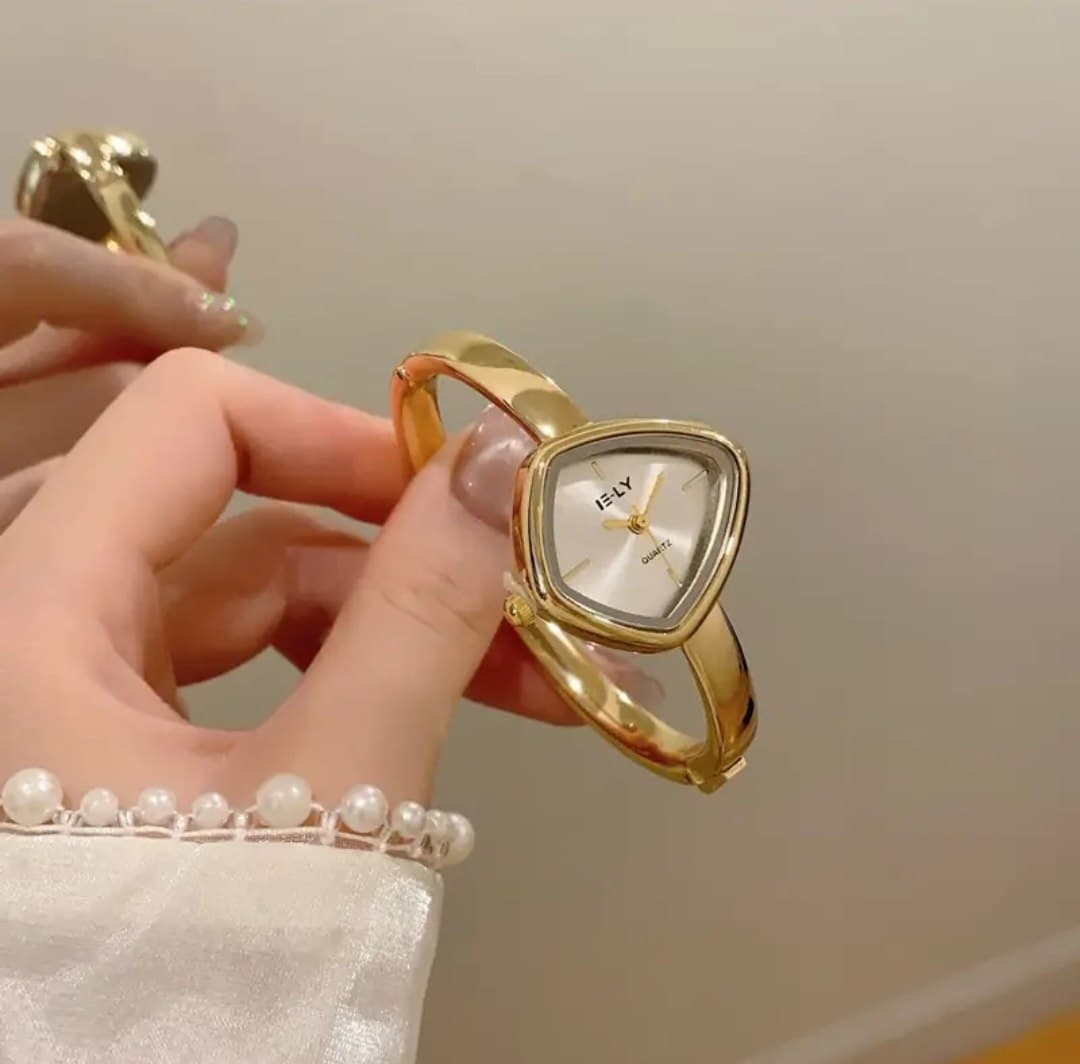 O‘zgacha uchburchak qattiq bilaguzukli qo‘l soati⌚✨